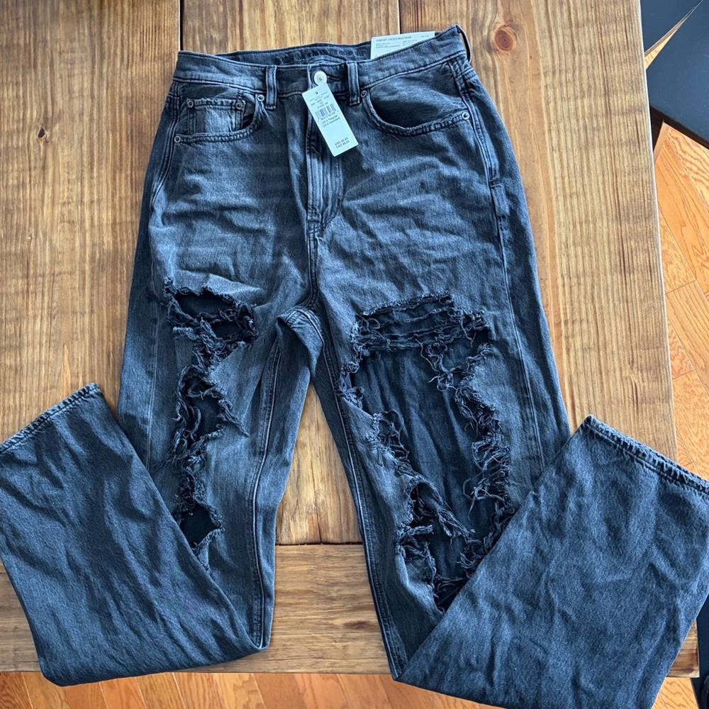 NWT American Eagle Destroyed Baggy Mom Jeans